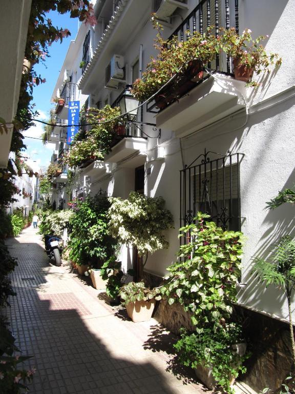 Hostal La Pilarica Marbella Exterior foto